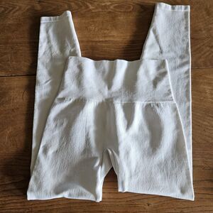 Warners Blissful Benefits Size Small/Medium White Leggings Like NEW